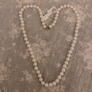 • 10kt Freshwater Pearl Necklace •